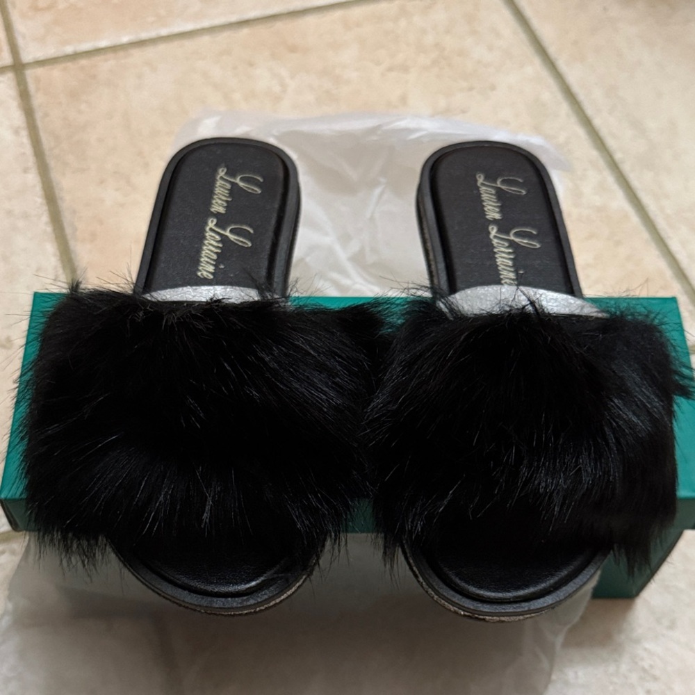 Lauren Lorraine NEW in Box Black Fur Slippers Size 6